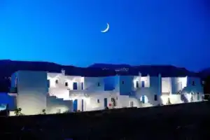Karkisia Hotel, Эгиали