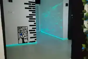 Welc-Home!, Позада