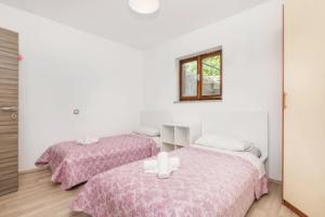 Awesome Home in Matulji with Hot Tub, WiFi & 2 Bedrooms, Опатия