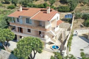 Villa Yucca, Влера