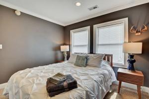 Spacious 4BR House Near Prime Downtown!, Индианаполис