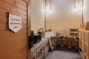 Camp Cayla Coasta, Мае Пим
