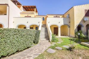 Awesome Home in Porto San Paolo With Wifi and 2 Bedrooms, Murta Maria