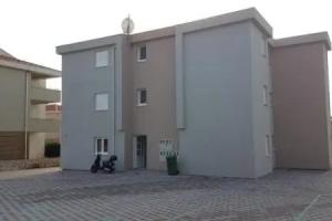 Apartments Melania, Новаля