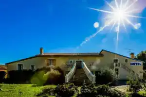 Отель «Hôtel le Mas des Ponts d'Arles», Арль