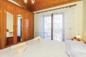 Nice Home in Lovran With Wifi and 1 Bedrooms, Ловран