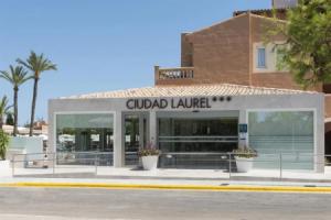 Aparthotel Ciudad Laurel, Кала-Бона