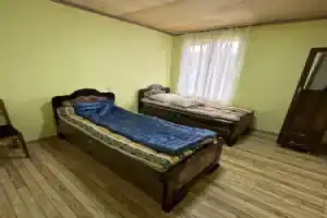 Guesthouse Space, Амбролаури