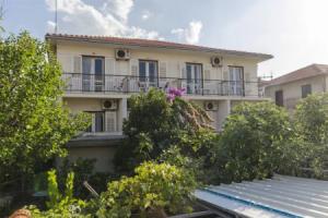 Apartments and Rooms Slavica, Супетар