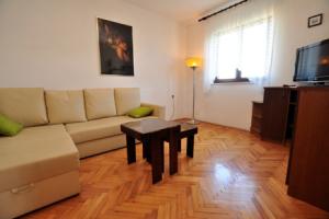 Apartment Pavao - with parking : A2 Postira, Island Brac, Postira