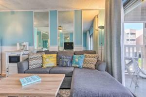 Beachside Corpus Christi Condo w/ Amenities!, Корпус-Кристи