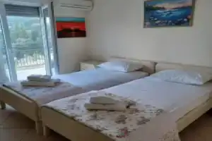 Nikiana's View, 3 Bedroom Luxury Apartment, Никиана