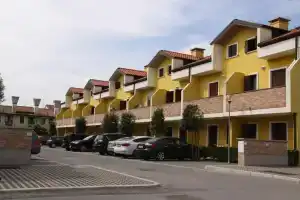 Appartamento con due Camere in Residence con Piscina a Rosolina Mare, Розолина-Маре