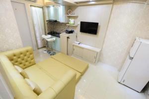 Pool View 2BR Bassura City Apartment By Travelio, Джакарта