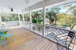 1004 2nd Avenue by Tybee Vacation Rentals, Тиби-Айленд