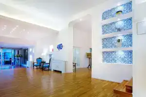Aequa Hotel, Вико-Экуенсе