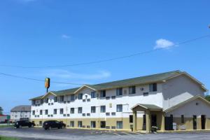 Super 8 by Wyndham Topeka/Wanamaker RD/I-70, Топика