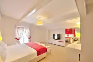 Baga Hotel, Акьяка