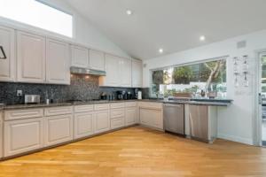 Modern Hollywood Hills Home-Pool,Sauna,5*location, Лос-Анджелес