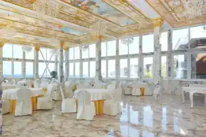 Hotel «Amore Beach», Елените