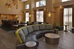 Апарт-отель «Hampton Inn and Suites North-Airport», Бейкерсфилд