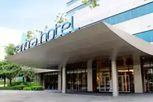 Centra by Centara Government Complex Hotel & Covention Centre Chaeng Watthana - SHA Extra Plus, Бангкок