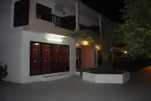 Hotel Gondola, Фалираки