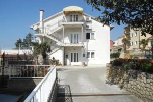 Apartment 2 Anamarija 41 pax, Цриквеница