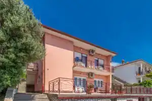 Beautiful Apartment in Novi Vinodolski With 2 Bedrooms and Wifi, Нови-Винодолски