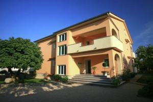 Pleasant Apartment in Krk with Private Terrace, Крк