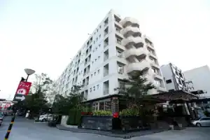 Pacific Park Hotel, Сри Рача