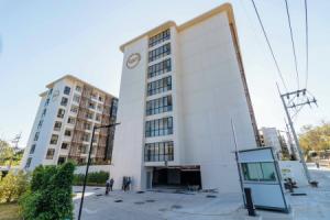 1BR w Pool Gym near Nai Harn C266, Най Харн