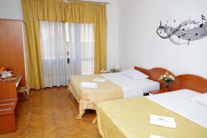 b&b Music, Милан