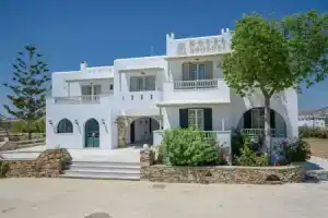 Agnanti Hotel, Адамас