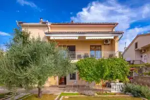 Nice Apartment in Novi Vinodolski With Wifi and 2 Bedrooms, Нови-Винодолски