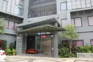Dinar Lodge, Банг Тао