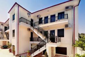 Likno Apartments, Неос Мармарас