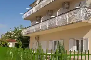 Guesthouse Konta, Кастель Стафилич