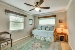 Lovely Bryan Home w/ Deck - 4 Mi to Kyle Field!, Колледж-Стейшен