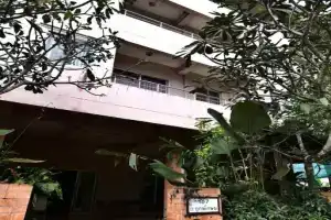 J 2 Mansion, Краби
