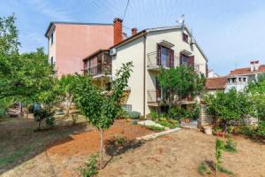 Nice Apartment in Rovinj With 2 Bedrooms and Wifi, Ровинь