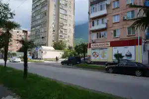 3-h komnatnye apartamenty po ulitse Abazgaa, Гагра
