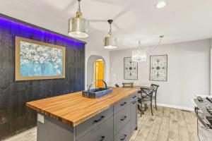 Spacious Family Home w/ Garage Game Room & Office!, Бойсе