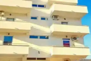 Fenix Apartments, Бар