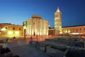 Colourful Apartment in Dalmatia With Furnished Balcony, Задар