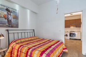 Naxos Bay Flat with Terrace 50 meters from the Sea, Джиардини-Наксос