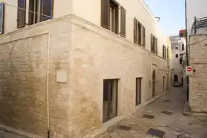 b&b Suite Paciotti, Трани
