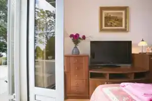 Royal Holiday, Свети-Стефан