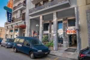 Anita Hotel, Пирей