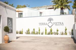Terra Pietra Luxury Villas & Suites, Лардос
